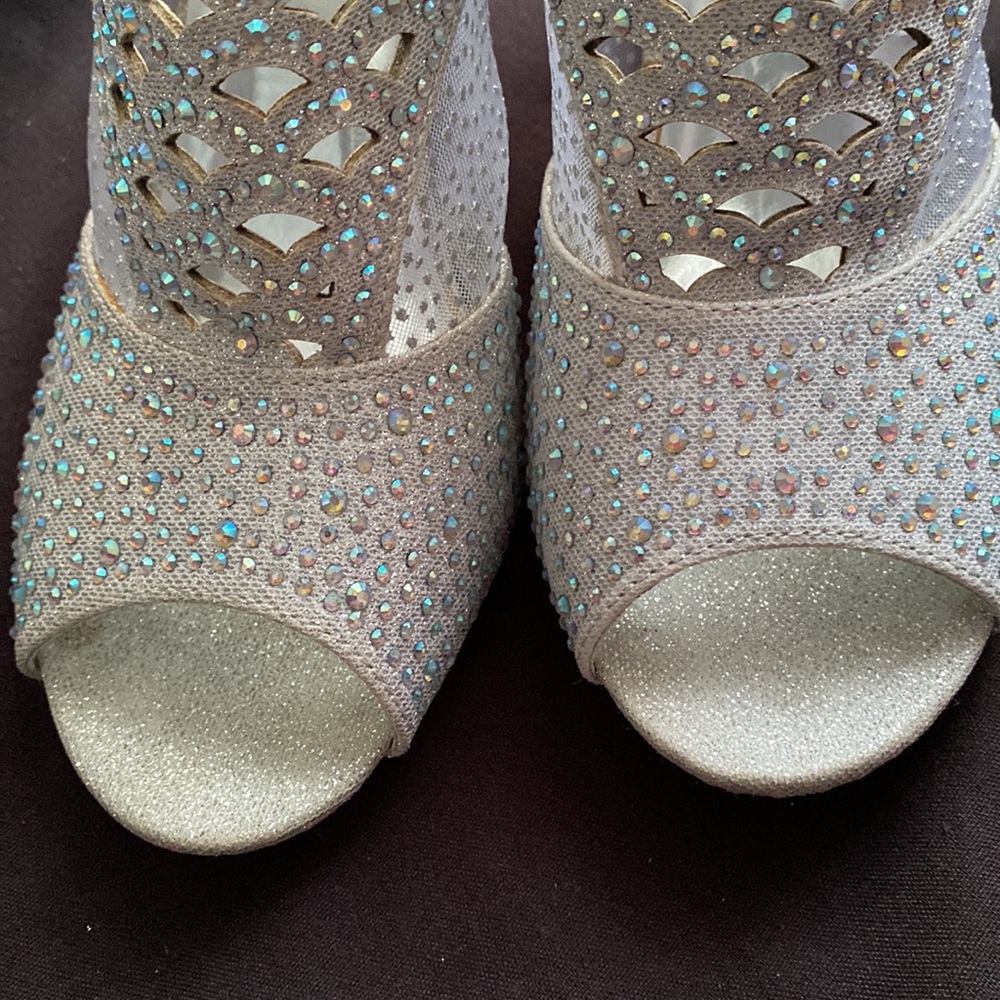 Pierre Dumas silver pee toe shoes - Picture 10 of 12